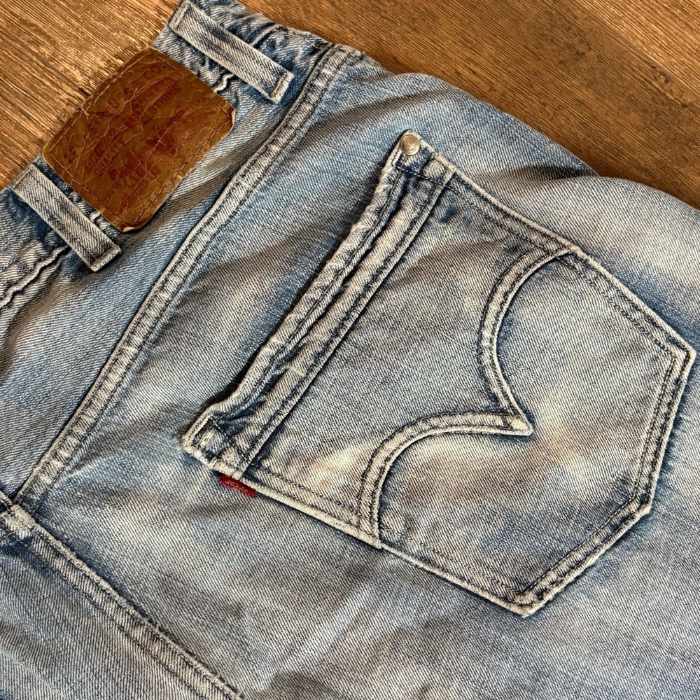 Levi's Light Blue Relaxed Jeans - Picture 5 of 5